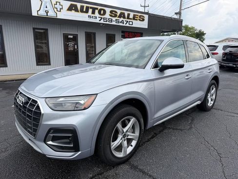 Used 2023 Audi Q5 2.0T Premium w/ Convenience Package AWD/4WD image 2