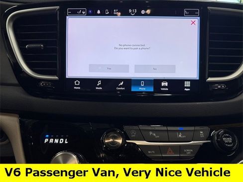 Used 2024 Chrysler Pacifica Touring-L image 19