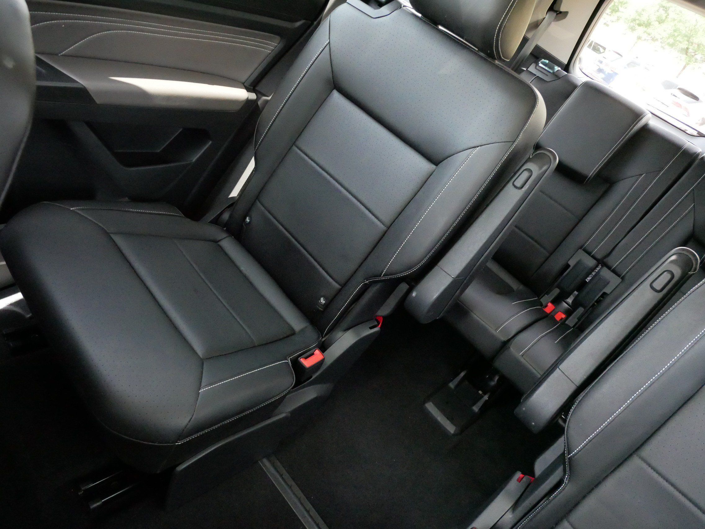 Certified 2023 Volkswagen Atlas SE w/ Panoramic Sunroof Package AWD/4WD image 12