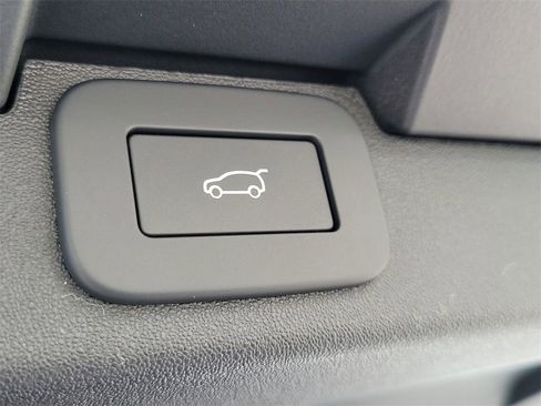 New 2025 Land Rover Discovery Metropolitan Edition image 12