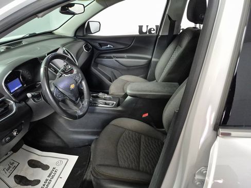 Used 2019 Chevrolet Equinox LT w/ Sun & Navigation Package image 9