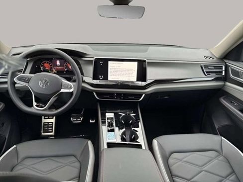 New 2026 Volkswagen Atlas Peak Edition image 5