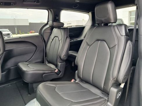 New 2026 Chrysler Pacifica Select w/ S Appearance Package FWD image 12