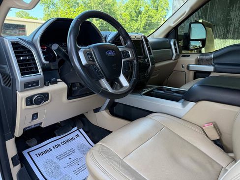 Used 2018 Ford F250 Lariat w/ Lariat Value Package AWD/4WD image 13