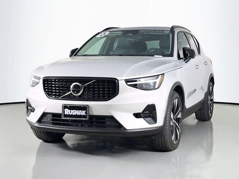 Certified 2023 Volvo XC40 B5 Ultimate w/ Protection Package Premier AWD/4WD image 3
