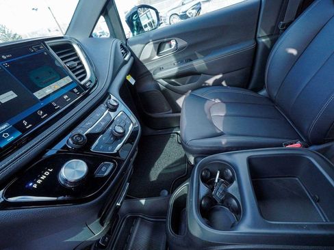 New 2026 Chrysler Pacifica Select image 30