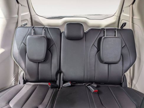 Used 2022 Chrysler Pacifica Limited AWD/4WD image 30