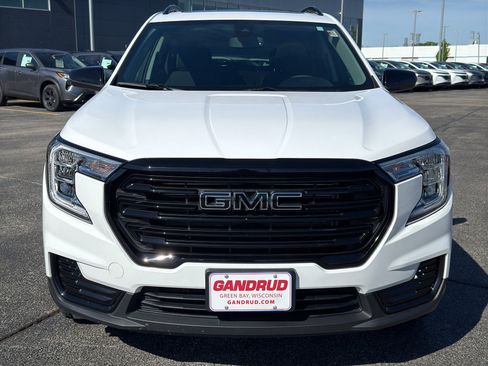 Used 2023 GMC Terrain SLE w/ Driver Convenience Package AWD/4WD image 3