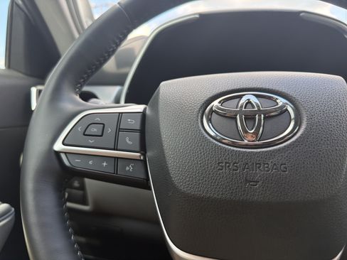 Used 2023 Toyota Highlander Platinum AWD/4WD image 11