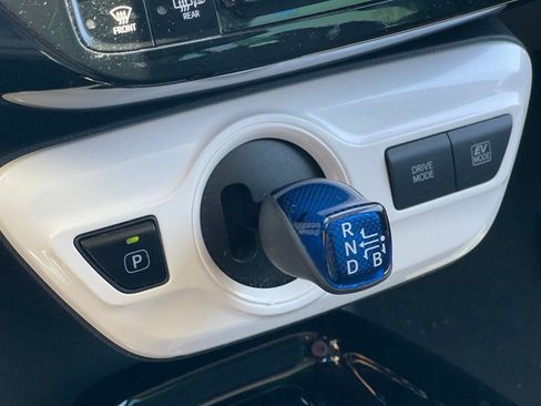 Used 2017 Toyota Prius Three w/ Carpet Mat Package FWD image 6