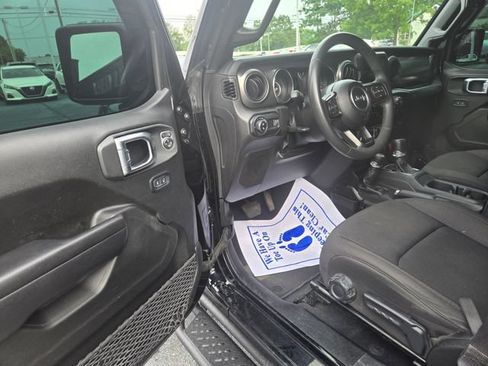 Used 2023 Jeep Gladiator Sport AWD/4WD image 4