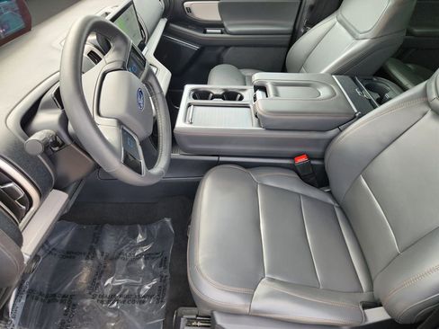 Used 2025 Ford Expedition Active image 12