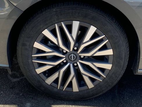 Used 2025 Nissan Altima 2.5 SV FWD image 31
