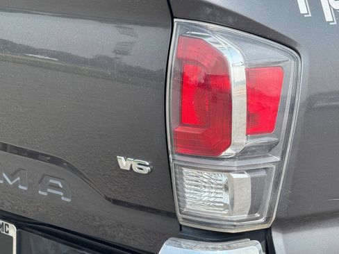 Used 2021 Toyota Tacoma TRD Off-Road AWD/4WD image 46