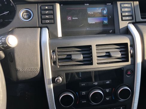 Used 2016 Land Rover Discovery Sport SE image 20