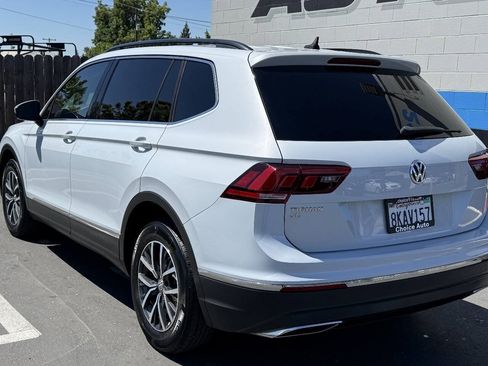Used 2018 Volkswagen Tiguan SE w/ Panoramic Sunroof Package FWD image 3