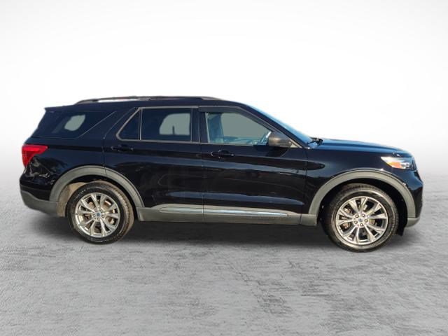Used 2021 Ford Explorer XLT w/ Equipment Group 202A AWD/4WD image 4