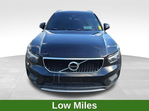 Used 2020 Volvo XC40 T5 Momentum image 2