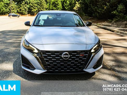 Used 2025 Nissan Altima 2.5 SR FWD image 10