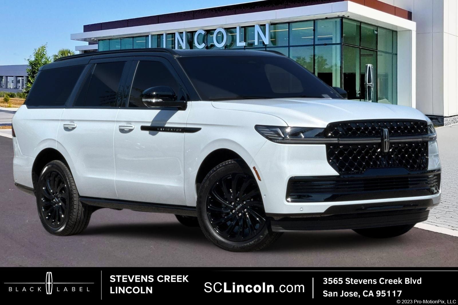 Used 2025 Lincoln Navigator Black Label AWD/4WD image 1