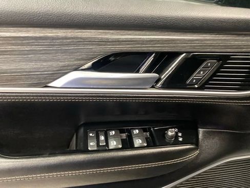 Used 2023 Jeep Wagoneer L Series II AWD/4WD image 28