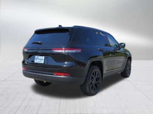 New 2025 Jeep Grand Cherokee 4WD image 3