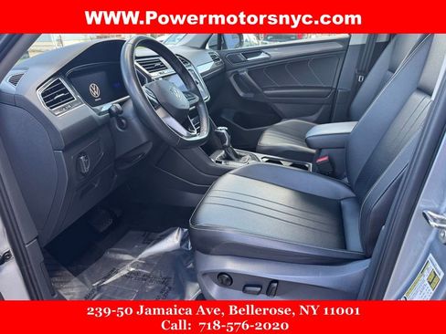 Used 2022 Volkswagen Tiguan SE w/ Panoramic Sunroof Package image 25