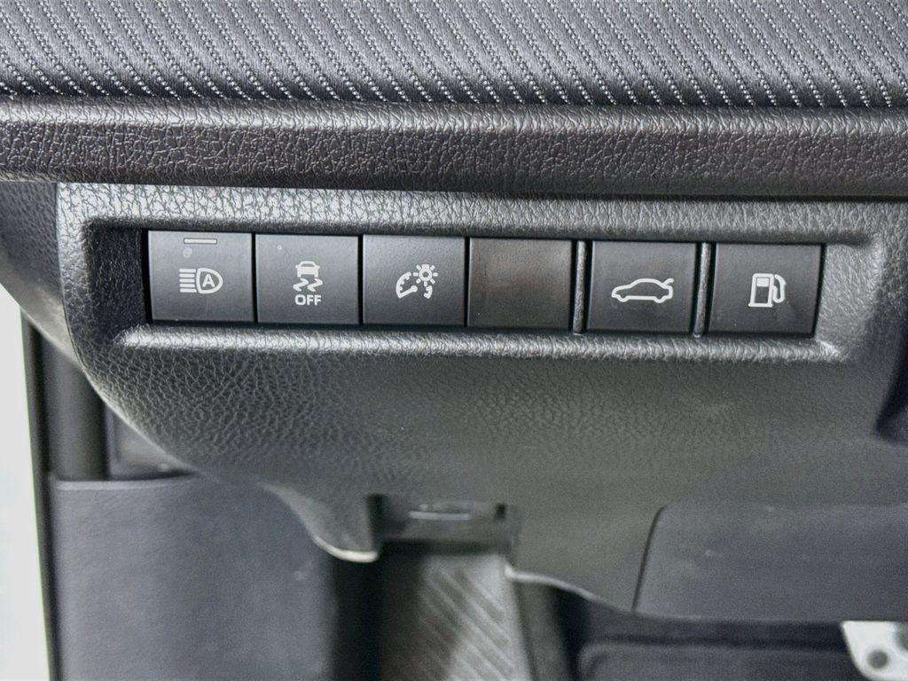 Used 2025 Toyota Camry SE w/ Convenience Package FWD image 10