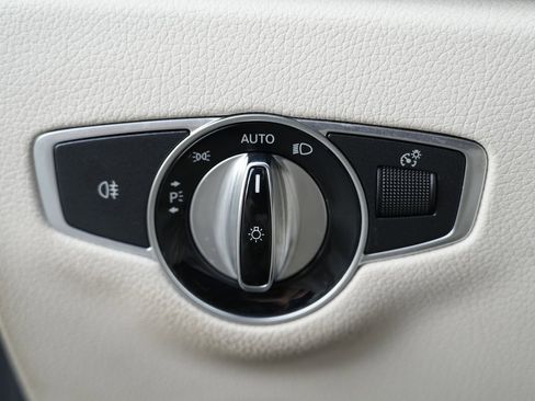 Used 2019 Mercedes-Benz E 300 4MATIC image 52