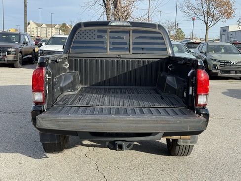 Used 2016 Toyota Tacoma TRD Sport image 7