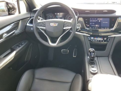 Used 2023 Cadillac XT6 Sport w/ Technology Package AWD/4WD image 17