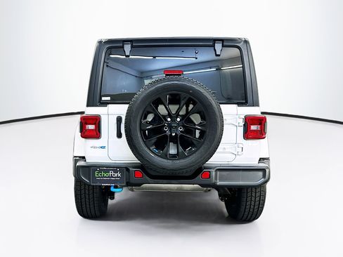 Used 2023 Jeep Wrangler Unlimited Sahara AWD/4WD image 7