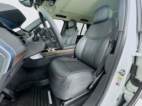 Used 2025 Land Rover Range Rover SE AWD/4WD image 19