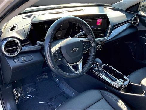 Used 2026 Chevrolet Trax ACTIV w/ Sunroof Package image 17