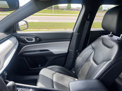 Used 2025 Jeep Compass Limited image 21