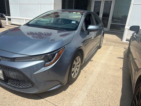 Used 2020 Toyota Corolla LE FWD image 1