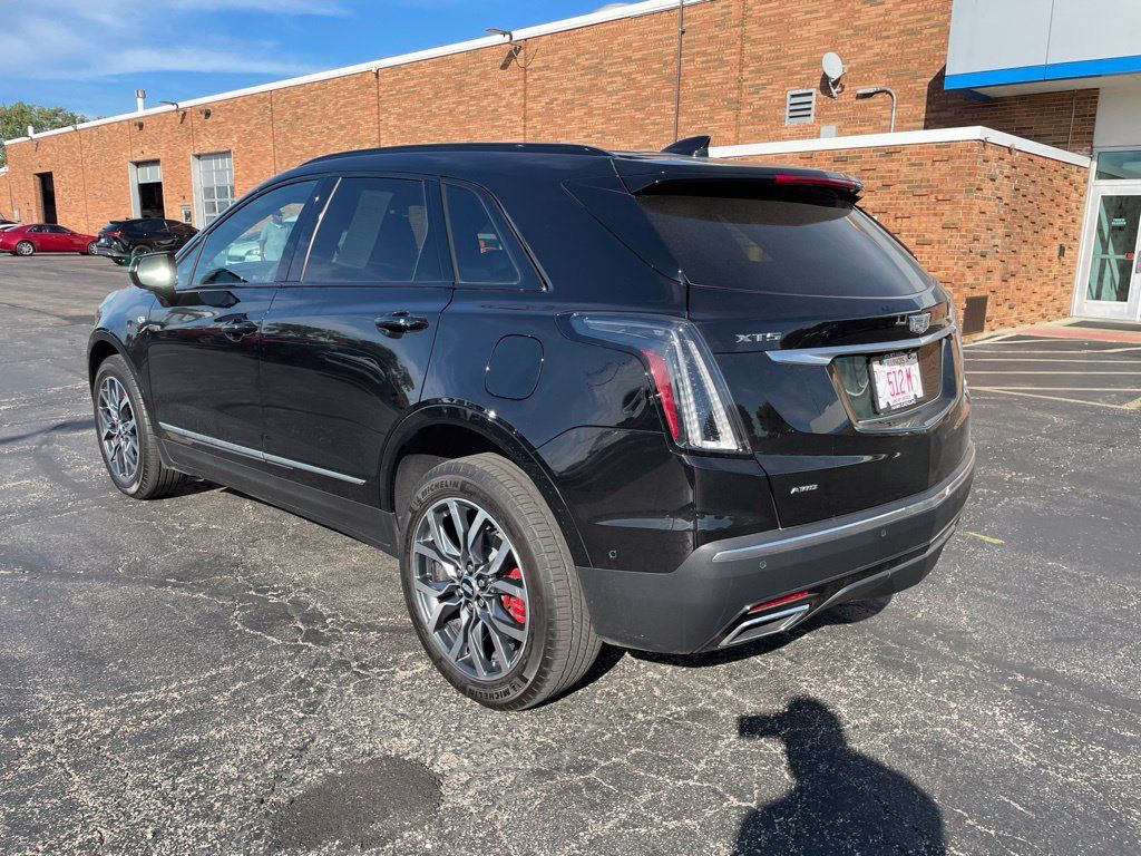 Used 2025 Cadillac XT5 Sportv w/ LPO, Bronce Accent Package AWD/4WD image 3