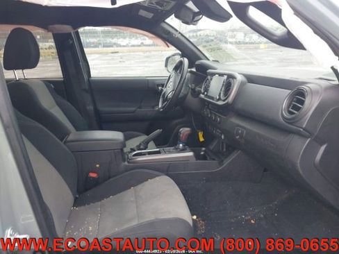 Used 2023 Toyota Tacoma TRD Off-Road w/ Technology Package AWD/4WD image 10