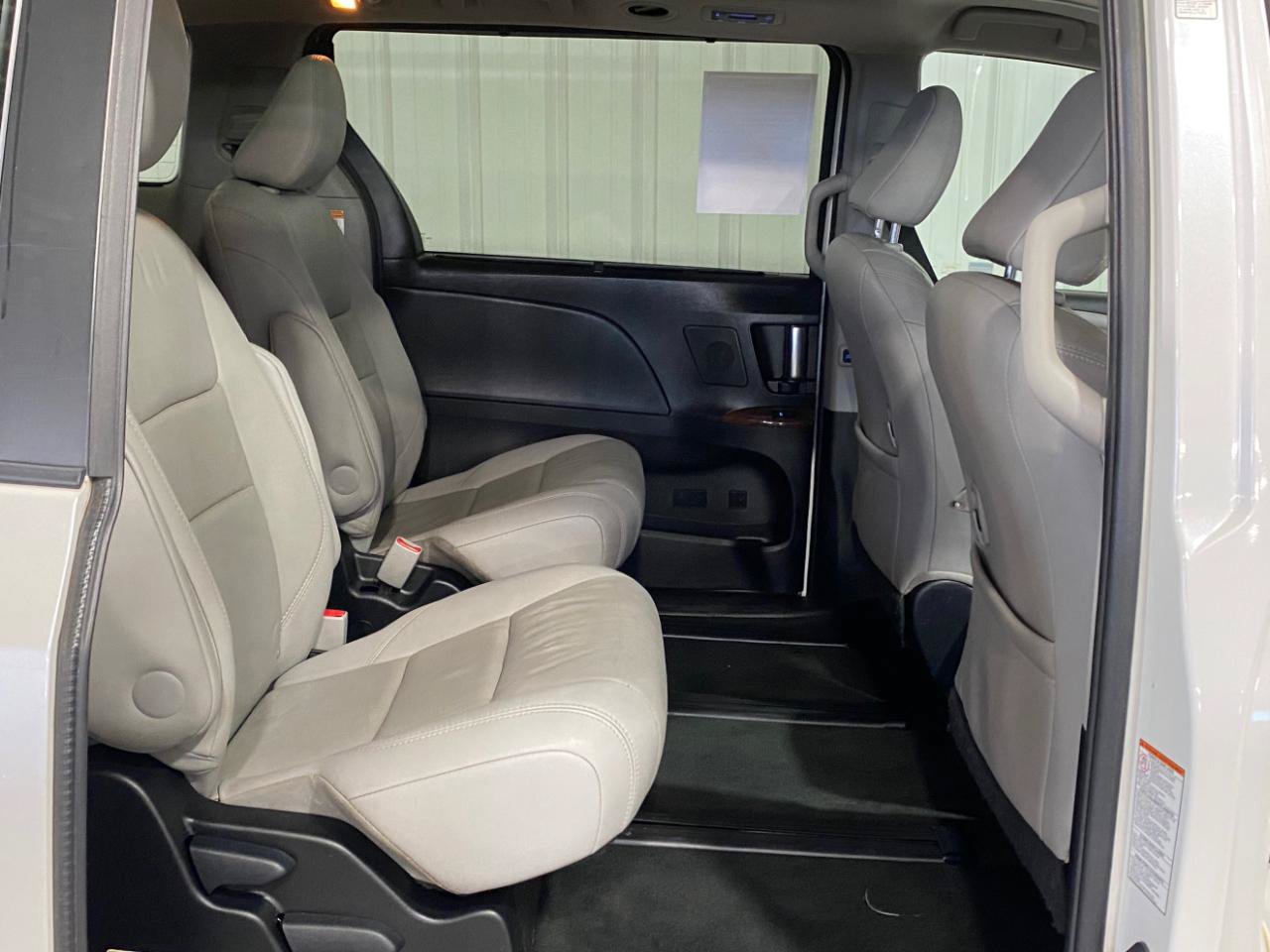 Used 2015 Toyota Sienna Limited Premium AWD/4WD image 24