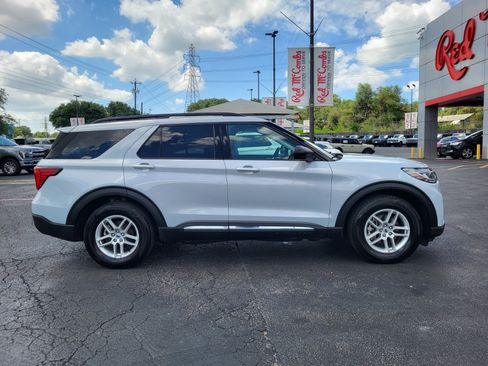 Certified 2025 Ford Explorer Active RWD image 2