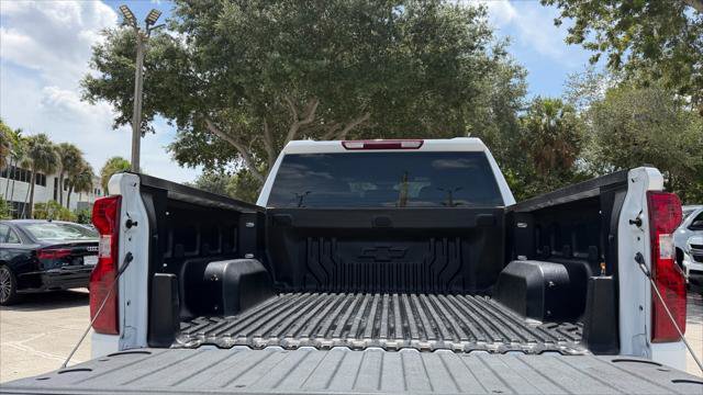 Used 2025 Chevrolet Silverado 1500 Custom w/ Turbomax Blackout Package RWD image 19