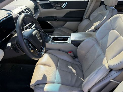 Used 2020 Lincoln Continental w/ Premium Package image 4