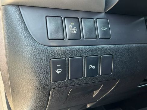 Used 2016 Toyota Highlander Limited w/ Protection Package #3 AWD/4WD image 29