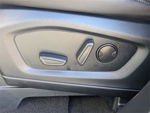 Used 2023 Ford Explorer Limited image 22