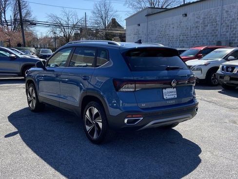 Used 2025 Volkswagen Taos SE w/ Panoramic Sunroof Package image 7