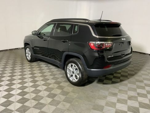 Used 2026 Jeep Compass Latitude image 12