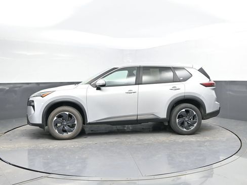 Used 2024 Nissan Rogue SV FWD image 4