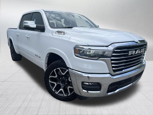 Used 2025 RAM 1500 Laramie AWD/4WD image 3