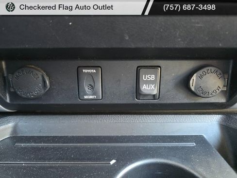 Used 2015 Toyota Tundra Limited w/ Limited Premium Package image 20