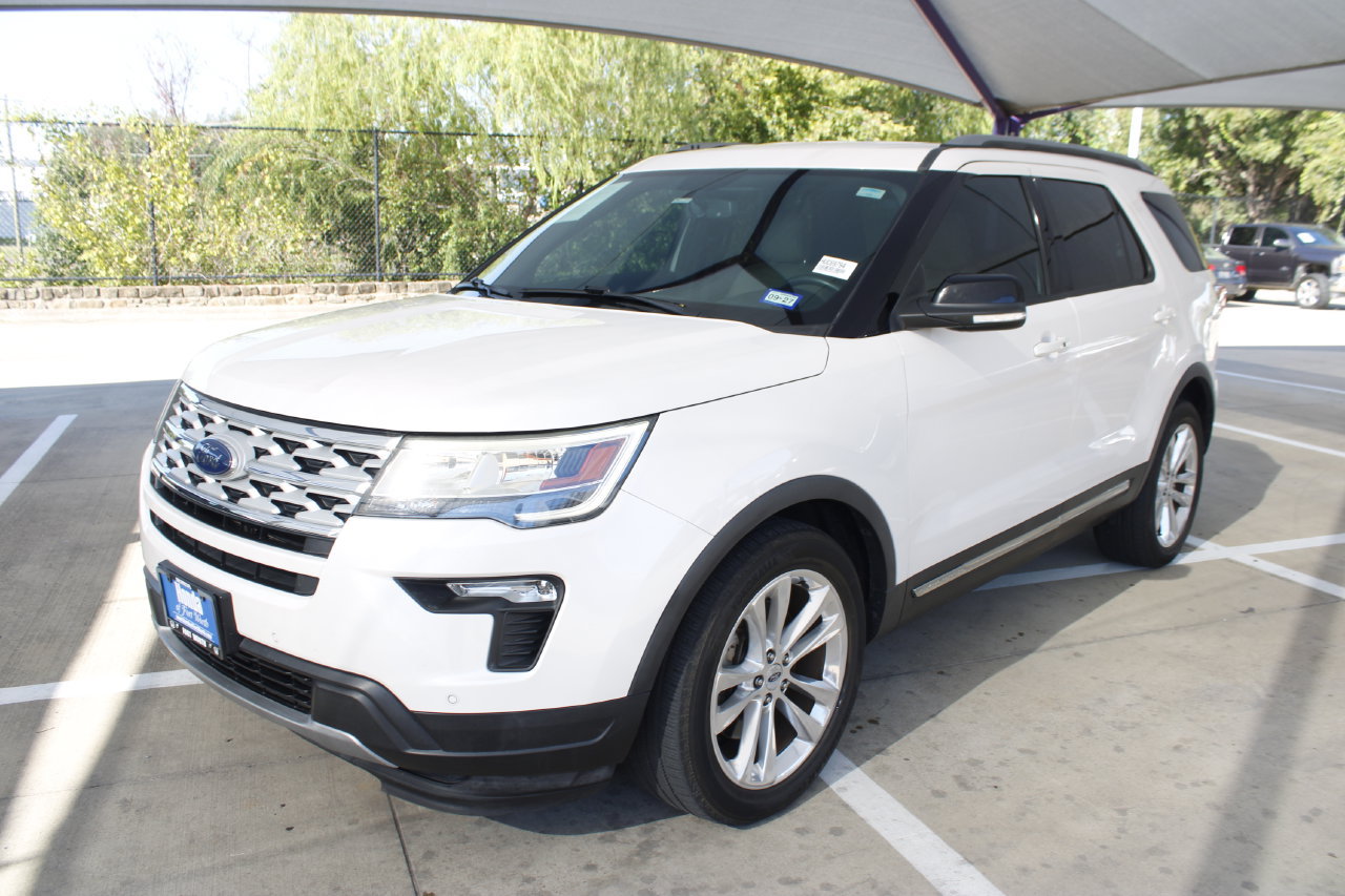 Used 2018 Ford Explorer XLT w/ Equipment Group 202A FWD image 1